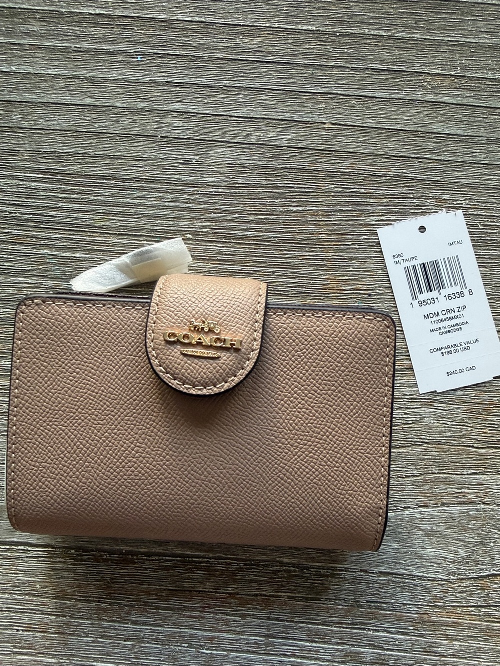 NWT Coach Medium Corner Zip Wallet